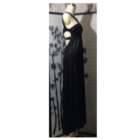 Black strap gown by Windsor - Picture 3 of 8